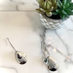 Guess Teardrop Hoop earrings rhodium & crystal